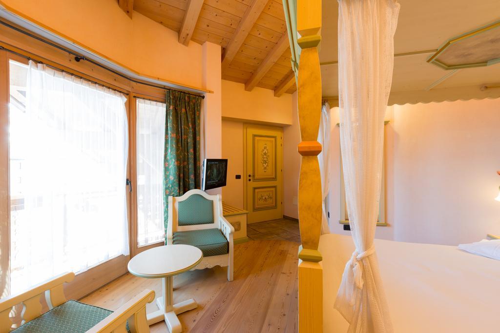 Hotel Pontiglia リヴィーニョ エクステリア 写真