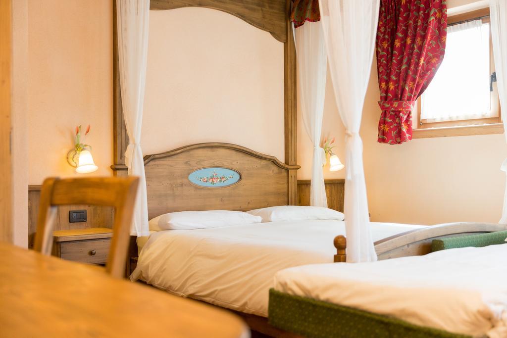 Hotel Pontiglia リヴィーニョ エクステリア 写真