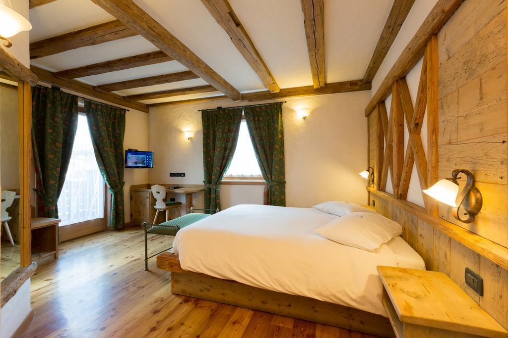 Hotel Pontiglia リヴィーニョ エクステリア 写真