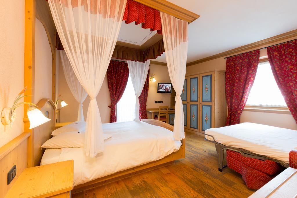Hotel Pontiglia リヴィーニョ エクステリア 写真